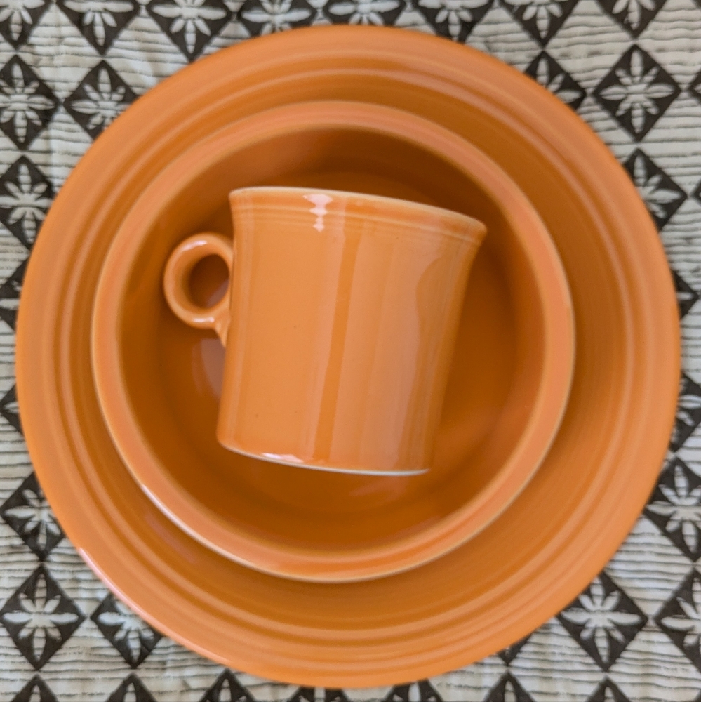 Fiestaware Classic Rim 4-Piece Place Setting in Tangerine Orange